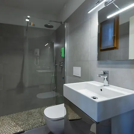 ホステル Stravagante &