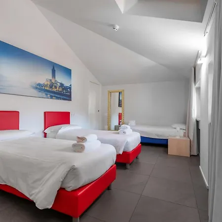 Hostel Stravagante & *