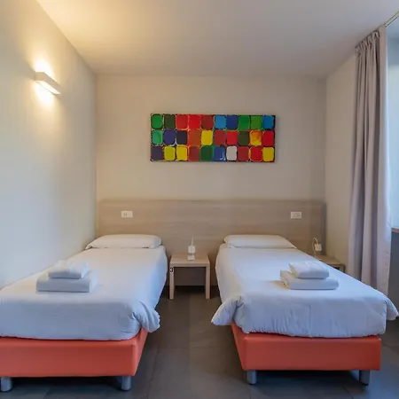 Hostel Stravagante & *