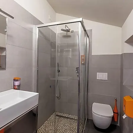 Hostel Stravagante & *